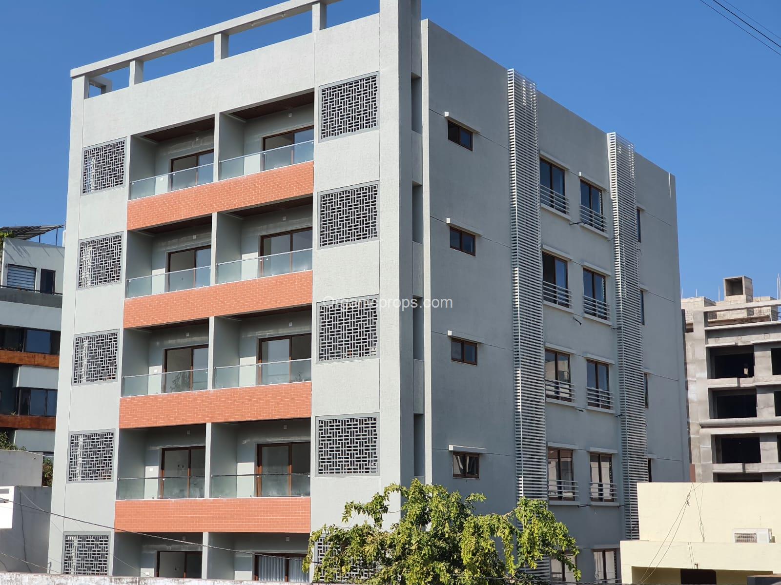 4 BHK LUXURIOUS FLAT ON SALE 